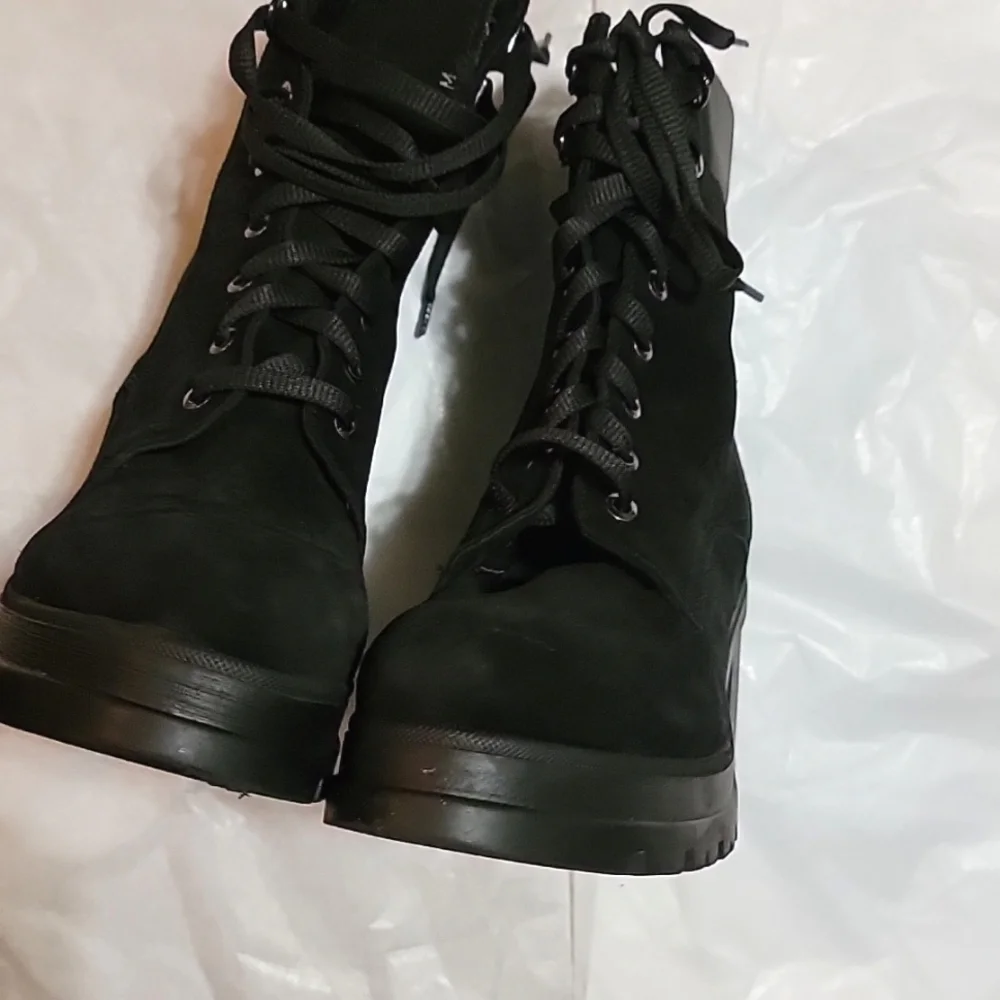 La Canadienne Perrey Waterproof Boot Black Suede Leather Platform Lug Sole sz 8